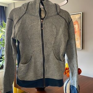Lululemon. Zip up hooded sweatshirt jacket. Blue. Size 6